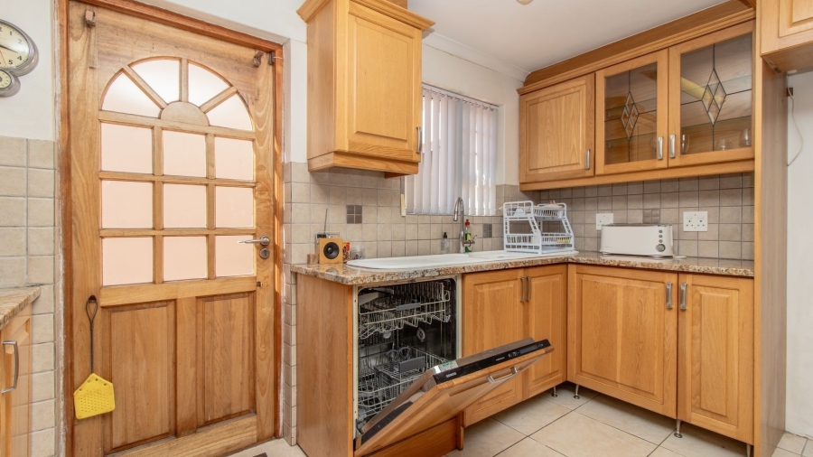 5 Bedroom Property for Sale in Sandbaai Western Cape